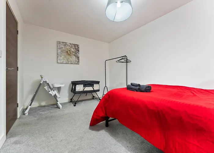 Bloom Court -Sleeps 4-Free Parking With Workstation & High-Speed Wifi