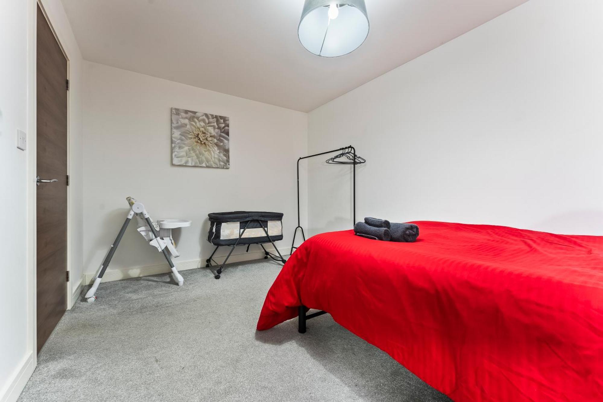 Apartamento Bloom Court -sleeps 4-free Parking With Workstation & High-speed Wifi *