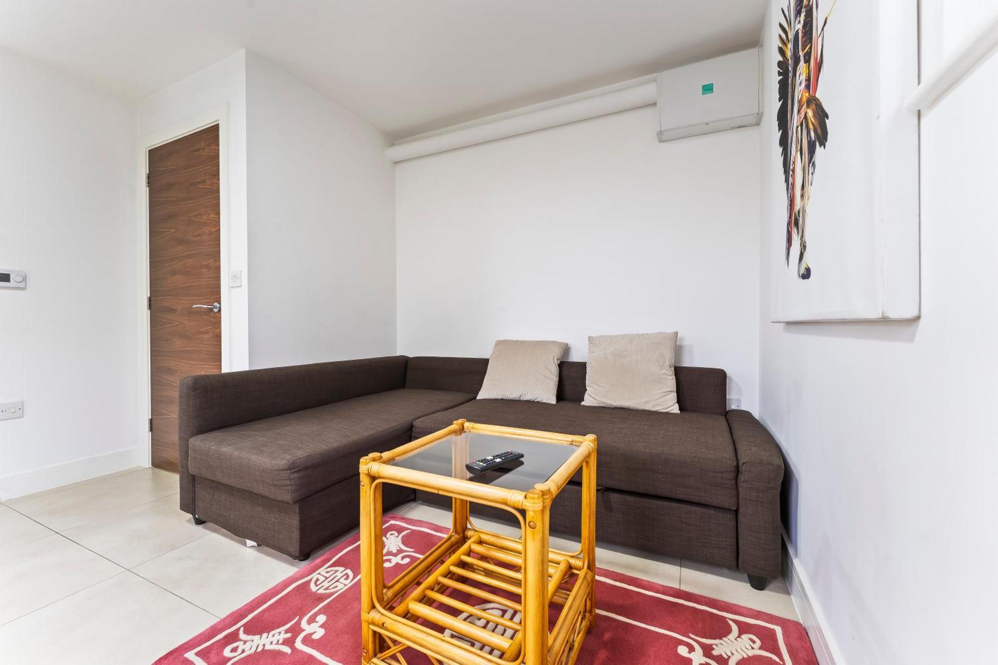 Apartamento Bloom Court -sleeps 4-free Parking With Workstation & High-speed Wifi Birmingam