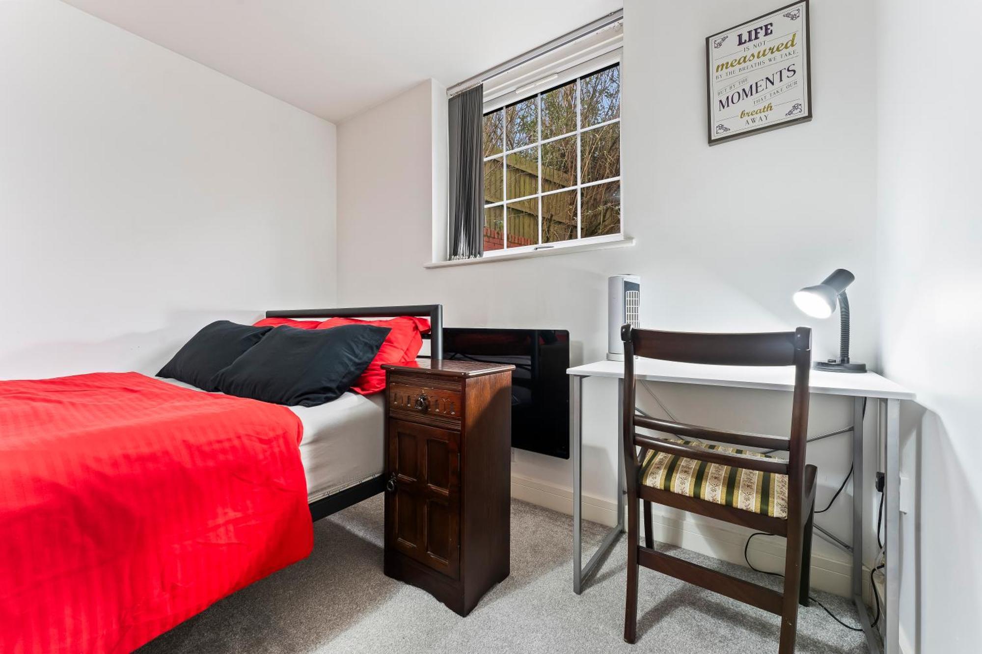 Bloom Court -sleeps 4-free Parking With Workstation & High-speed Wifi Apartamento Birmingam