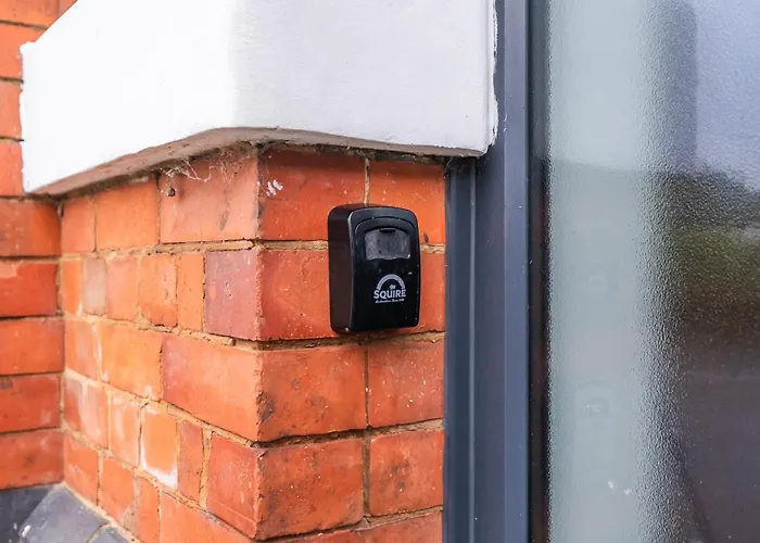 Bloom Court -Sleeps 4-Free Parking With Workstation & High-Speed Wifi